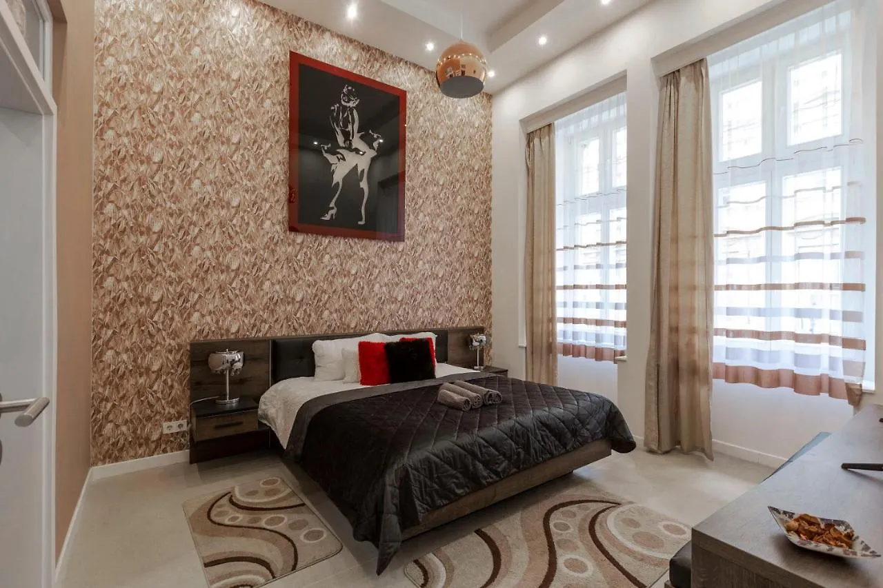 Exclusive Marilyn Apartment In The Heart Of Budapest 0*,