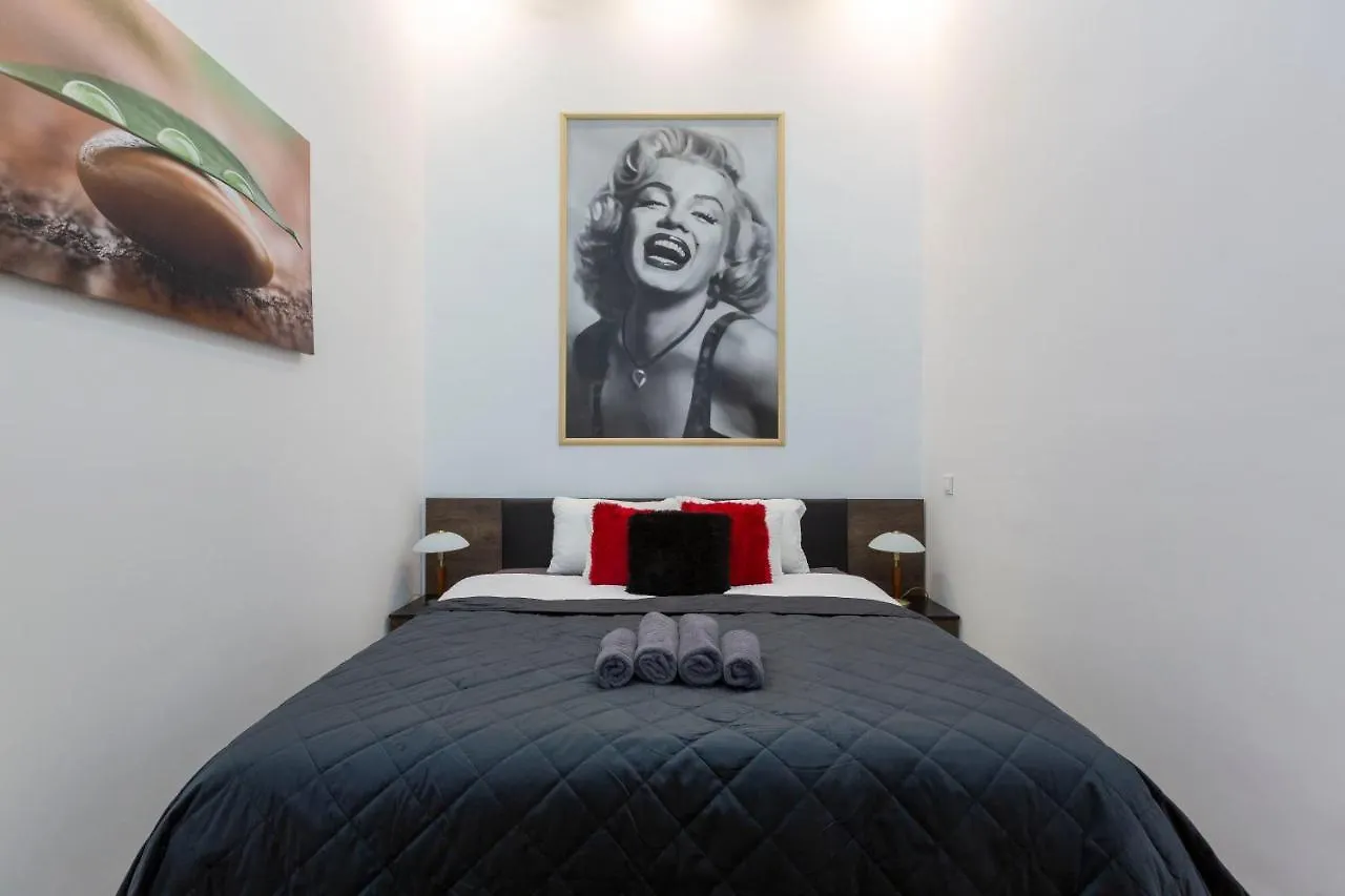 Exclusive Marilyn Apartment In The Heart Of Budapest 0*,